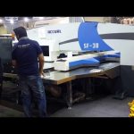 Makineri me presion hidraulik të lartë të servo CNC