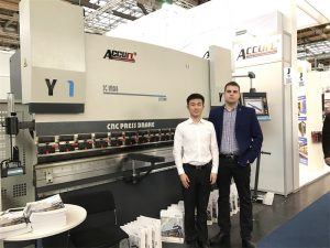 Konsumatorët e Polonisë vizitojnë ekspozitën tonë