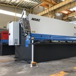 makine prerëse hidraulike 12mm pllakë çeliku prerje makine 2500mm